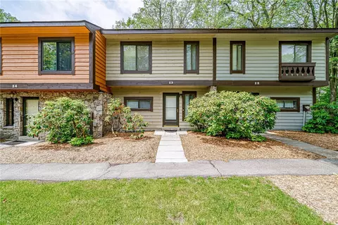 13 Zurich Way, Champion, PA 15622
