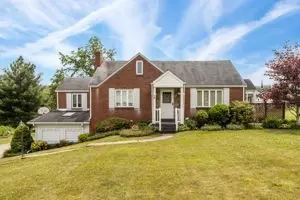 18 Ellen Dr, Mckees Rocks, PA 15136