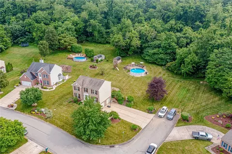 910 Castleview Dr, Irwin, PA 15642 photo 4