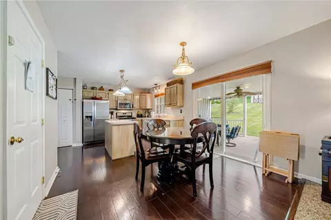 910 Castleview Dr, Irwin, PA 15642 photo 9