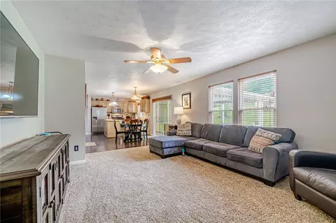 910 Castleview Dr, Irwin, PA 15642 photo 8