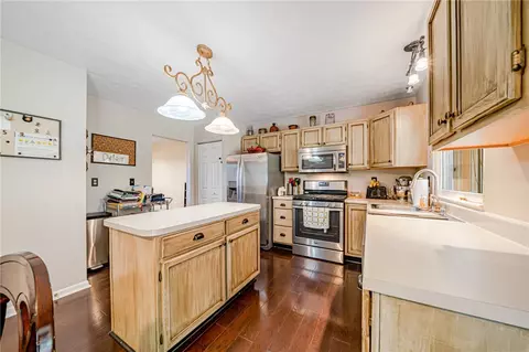 910 Castleview Dr, Irwin, PA 15642 photo 11