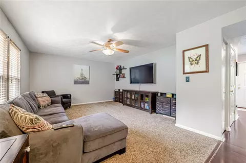 910 Castleview Dr, Irwin, PA 15642 photo 5