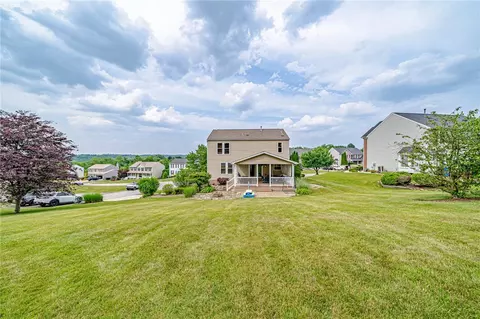 910 Castleview Dr, Irwin, PA 15642 photo 3