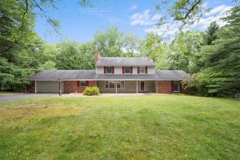 311 Hallsborough Dr, Pittsburgh, PA 15238
