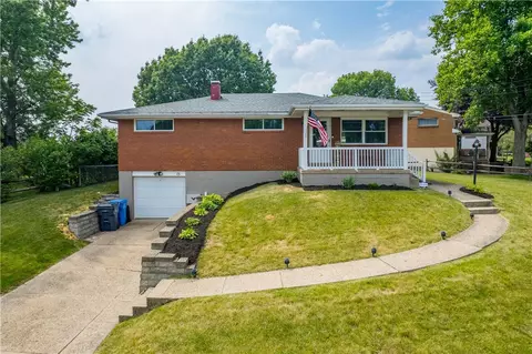 15 Greenview Dr, Carnegie, PA 15106