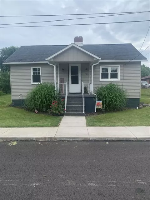 43 Sycamore St, Ellsworth, PA 15331