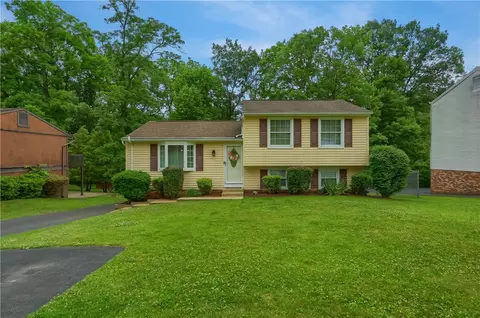 1911 Riggs Rd, South Park, PA 15129