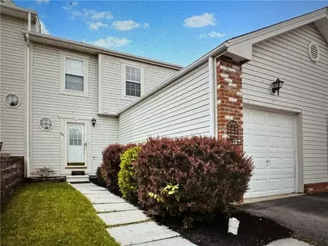801 Chelsea Dr, Imperial, PA 15126