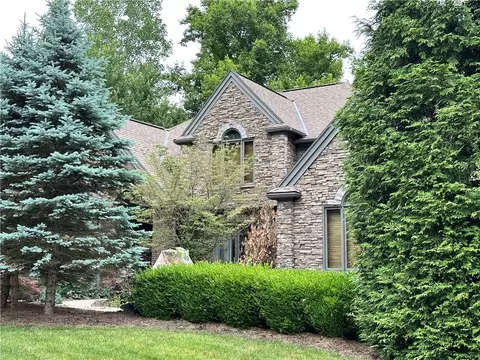 124 Regency Dr, Uniontown, PA 15401
