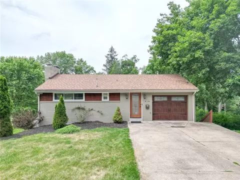 2614 Santa Barbara Dr, Bethel Park, PA 15102