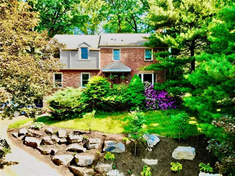 164 Woodshire Dr, Pittsburgh, PA 15215
