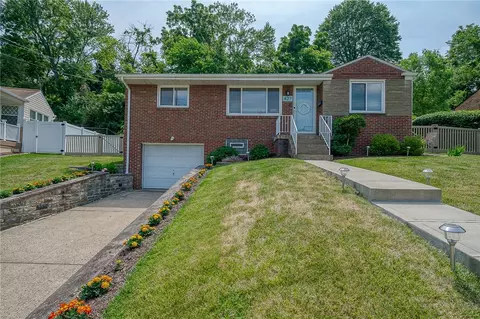 427 Torwood Ln, Pittsburgh, PA 15236