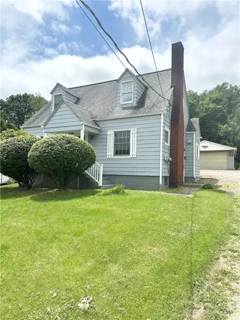 17 Robb St, Mcdonald, PA 15057