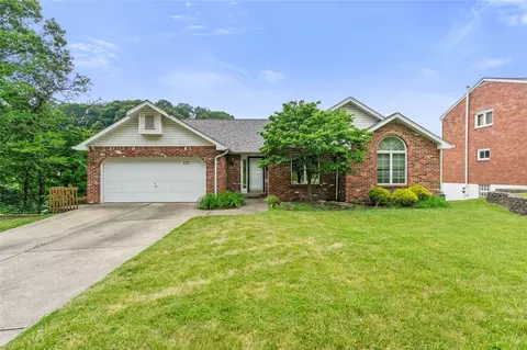 122 W Bruceton Rd, Pittsburgh, PA 15236