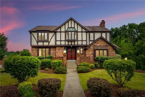2574 Corteland Dr, Pittsburgh, PA 15241