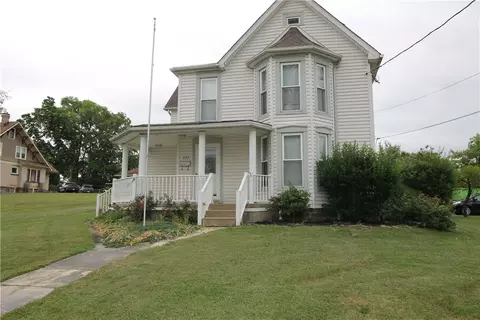 323 W Pike St, Houston, PA 15342