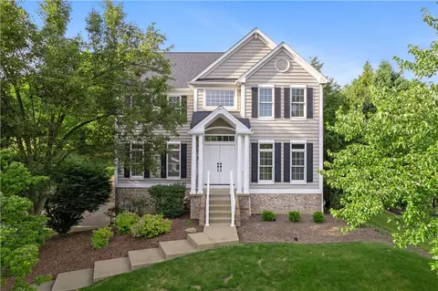 1010 S Lake Dr, Gibsonia, PA 15044