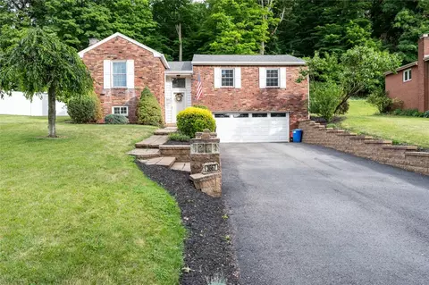3667 Maplevue Dr, Bethel Park, PA 15102
