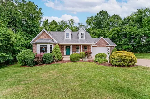 1 Camry Dr, Irwin, PA 15642