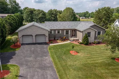 20 Blossom Ct, Mercer, PA 16137