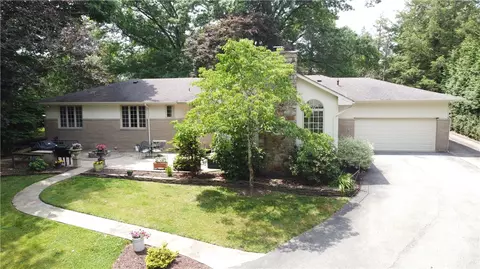 28 Mcvehil Dr, Washington, PA 15301