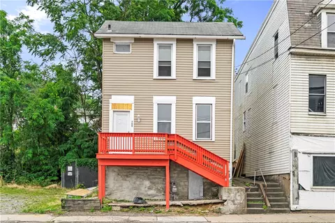 705 Island Ave, Mckees Rocks, PA 15136
