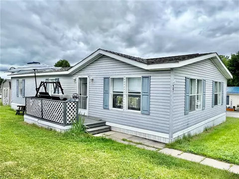 27 Maruca Dr, Greensburg, PA 15601