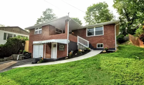 1210 5th Ave, Monongahela, PA 15063