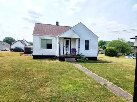 113 Golf Ave, Ellwood City, PA 16117