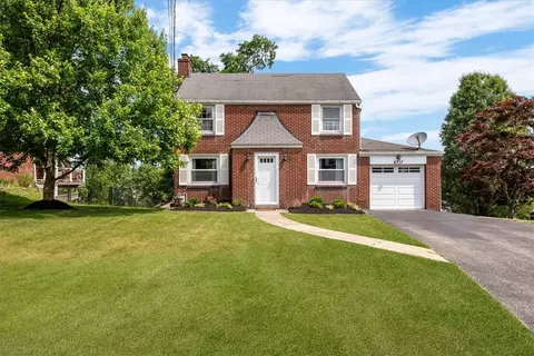 6717 Ridgevue Dr, Pittsburgh, PA 15236