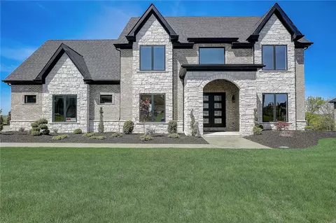 212 Falcon Ln, Cranberry Township, PA 16066