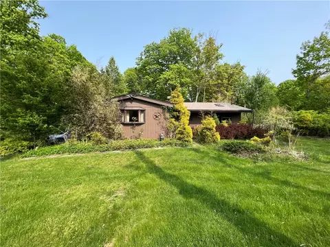 398 Linnwood Rd, Eighty Four, PA 15330