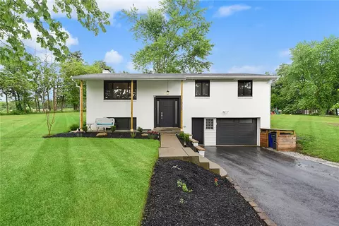 1038 Moody Ln, Imperial, PA 15126