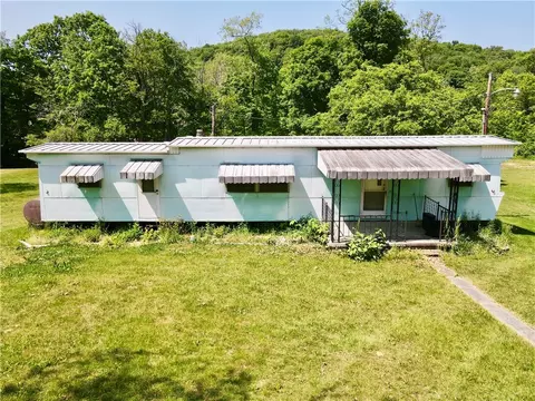 113 Oak St, Hollsopple, PA 15935