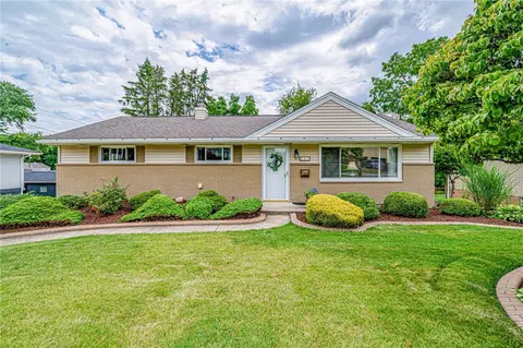 461 Toledo Dr, Lower Burrell, PA 15068