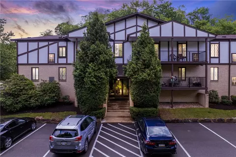 1007 Thornberry Dr, Pittsburgh, PA 15237