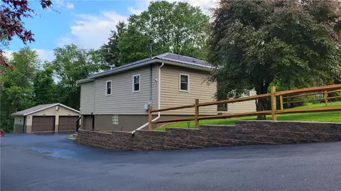 374 Broadway St, Rockwood, PA 15557