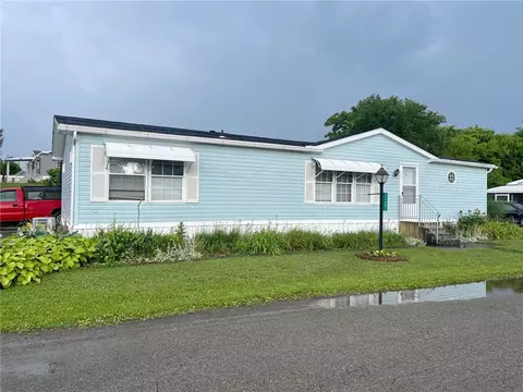 1121 Village Ln, New Castle, PA 16101