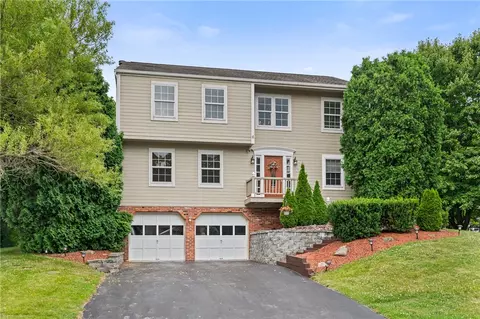 133 Woodbine Dr, Cranberry Township, PA 16066