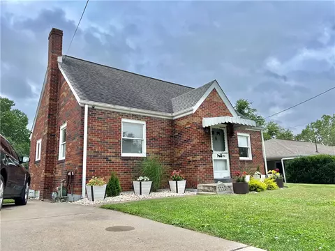 1112 Sunview Ave, Jeannette, PA 15644