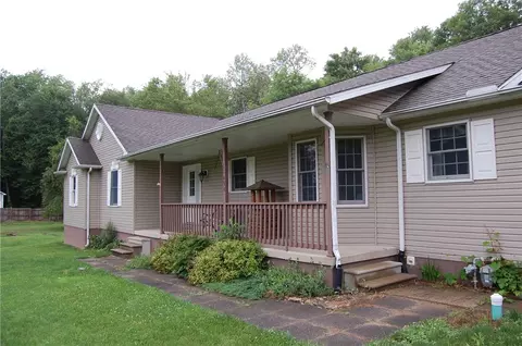 11696 Lakeland Dr, Conneaut Lake, PA 16316