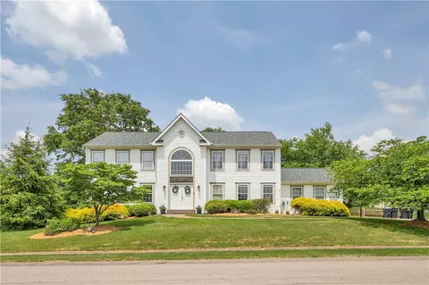 127 Winterbrook Dr, Cranberry Township, PA 16066