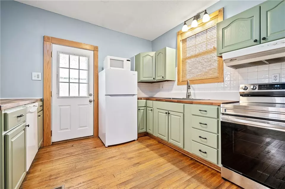  311 S Vine St, Carmichaels, PA 15320 photo 11