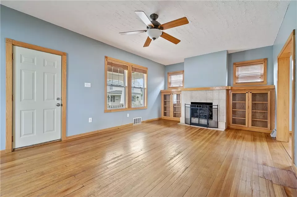  311 S Vine St, Carmichaels, PA 15320 photo 5
