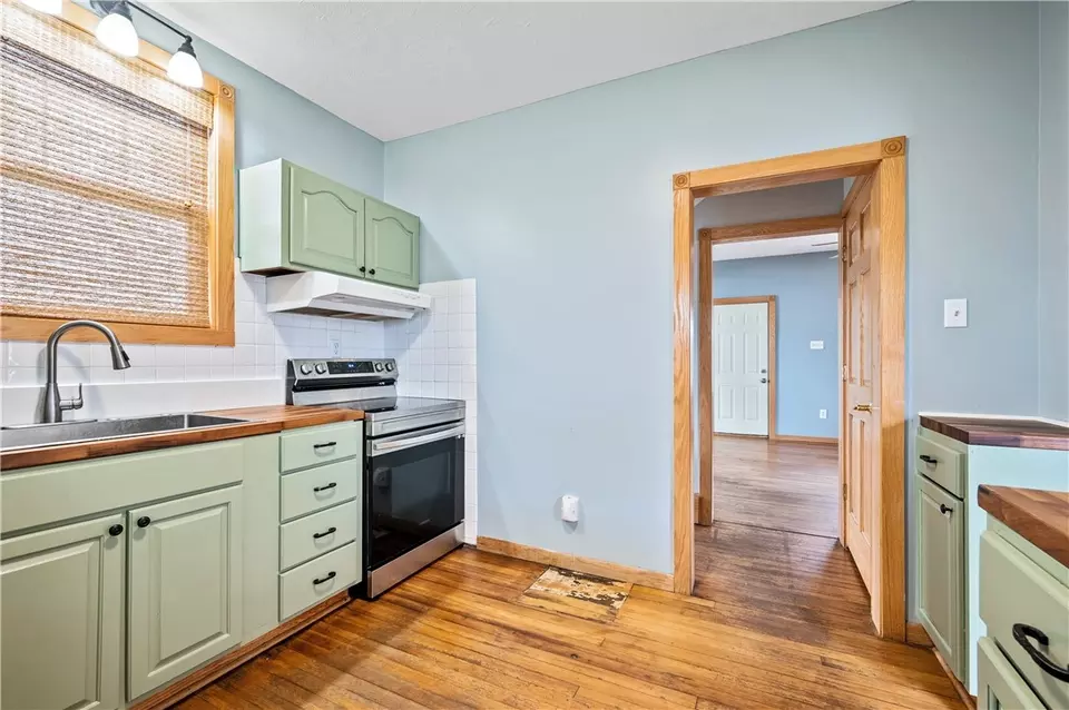 311 S Vine St, Carmichaels, PA 15320 photo 14