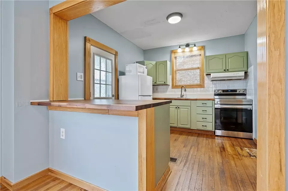  311 S Vine St, Carmichaels, PA 15320 photo 10