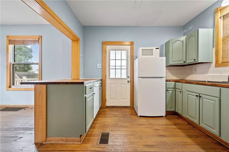  311 S Vine St, Carmichaels, PA 15320 photo 12