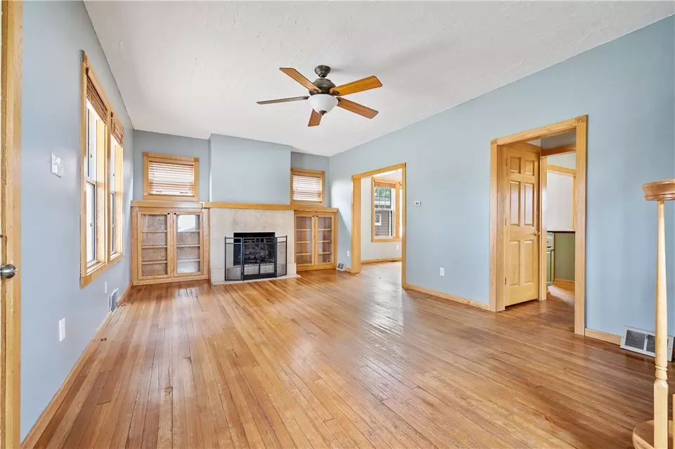  311 S Vine St, Carmichaels, PA 15320 photo 4