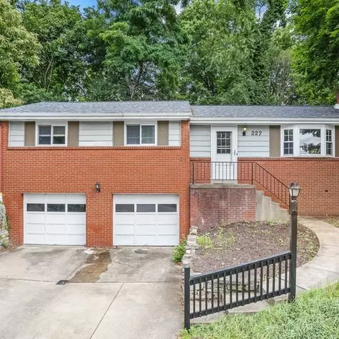 227 Rosebriar Dr, Glenshaw, PA 15116